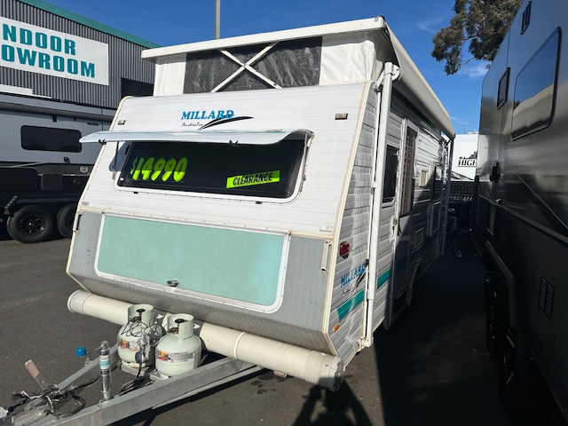 2001 Millard Endeavour 16' Pop Top with 2 Berth Club Lounge