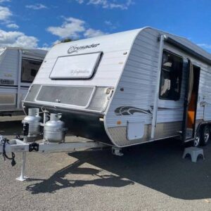 2011 Crusader Inspiration 21' Touring Toilet and Shower - Centre Door