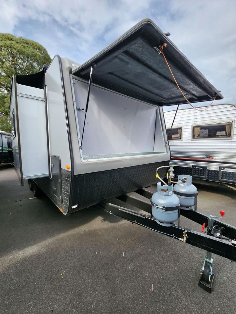 2022 Paramount Xtenda Pop Top Family 2 Bunks Club Lounge