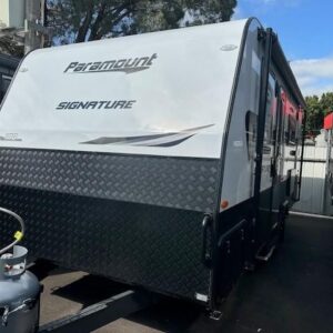 2023 Paramount Signature 18’ Family with Toilet and Shower - Cafe Lounge