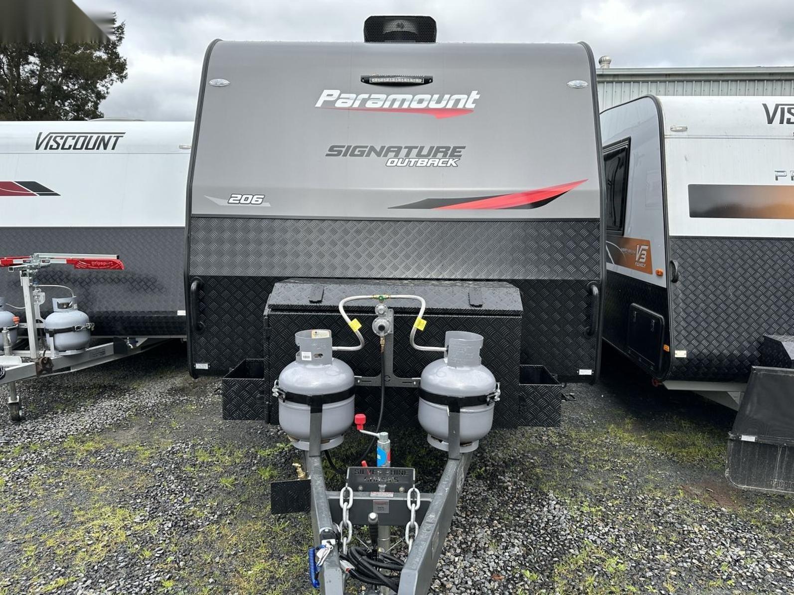 2023 Paramount Signature 20’6 Off Road Couples with Toilet and Shower