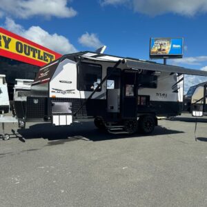 2023 Titan Blackhawk Off Road Luxury Club Lounge - Tandem Axle