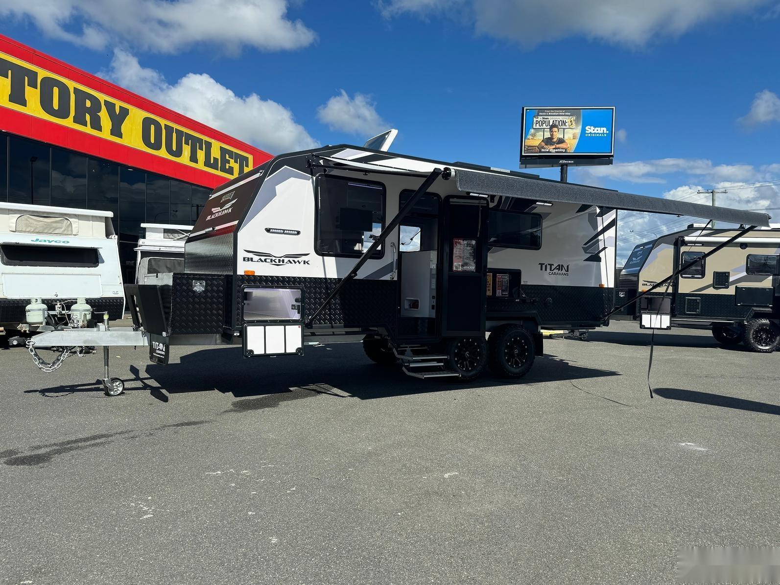 2023 Titan Blackhawk Off Road Luxury Club Lounge - Tandem Axle