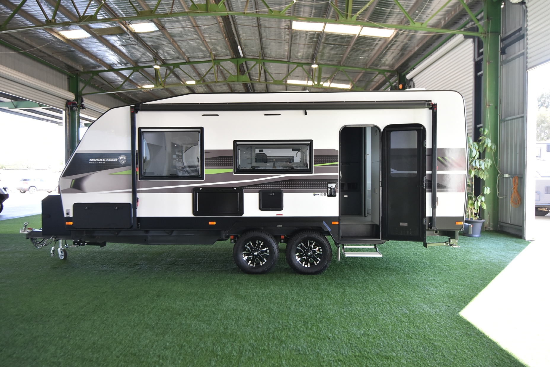 2024 Crusader My25 Musketeer Recliner 19'1 Touring Semi Off Road 2 Berth