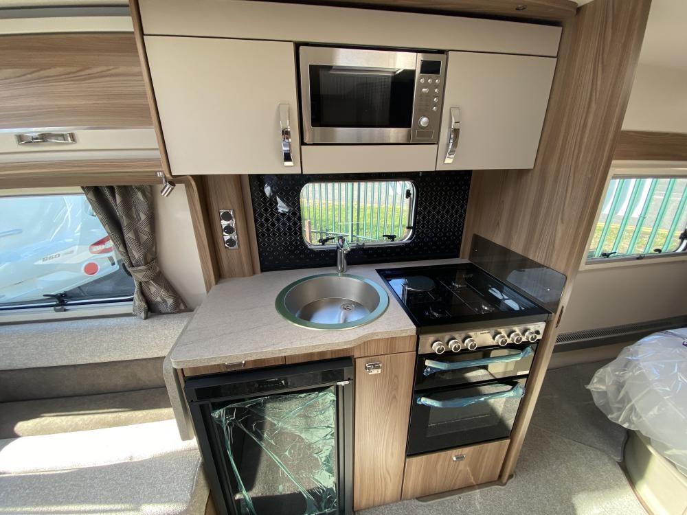 Swift Challenger 580 (2022) Touring Caravan For Sale |Swift Challenger 580 (2022) Caravan Dealer - Image 15