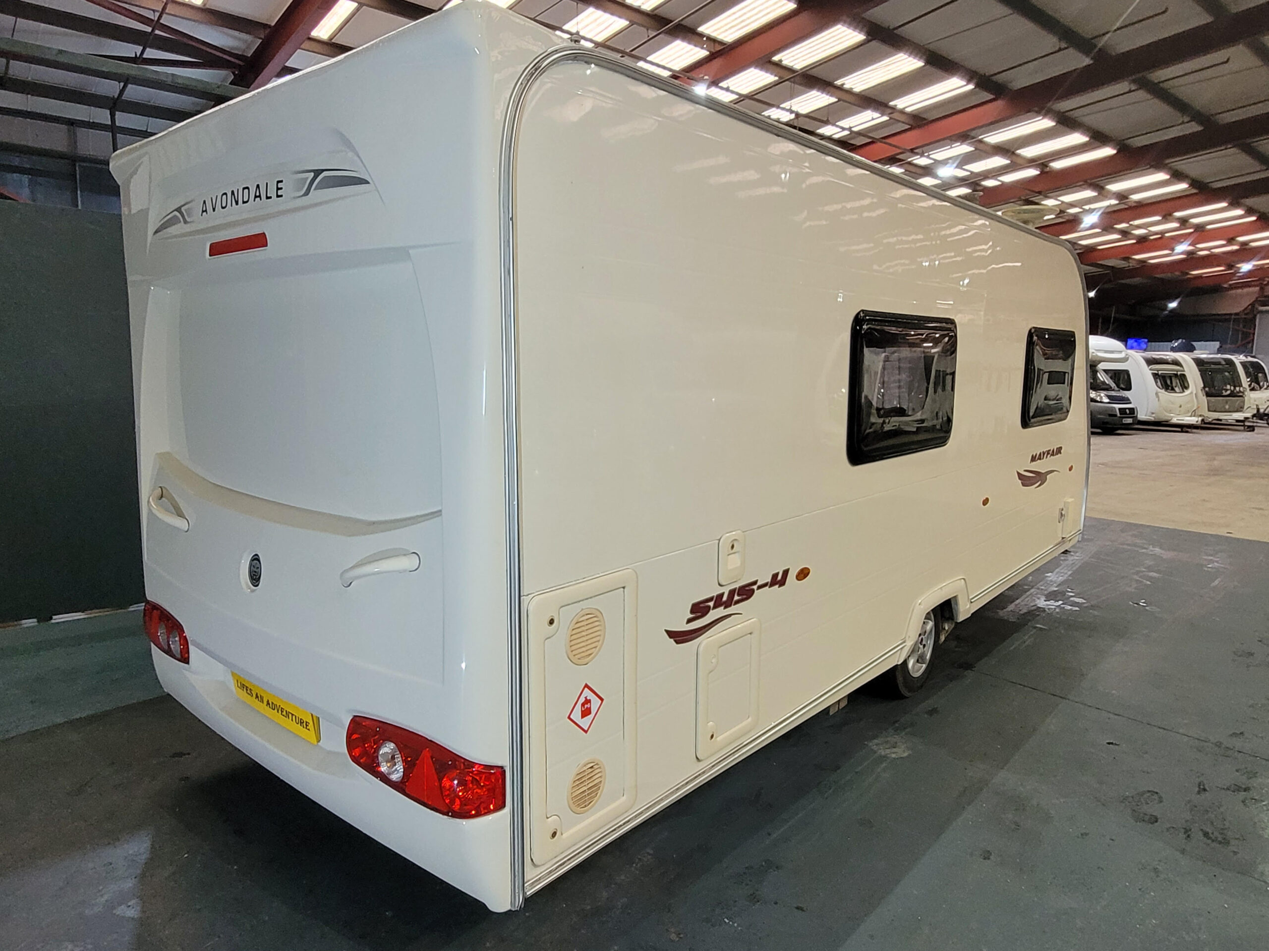 Used Avondale Mayfair 545 (2007) Touring Caravan For Sale | Used Avondale Mayfair 545 (2007) Caravan Dealer - Image 9