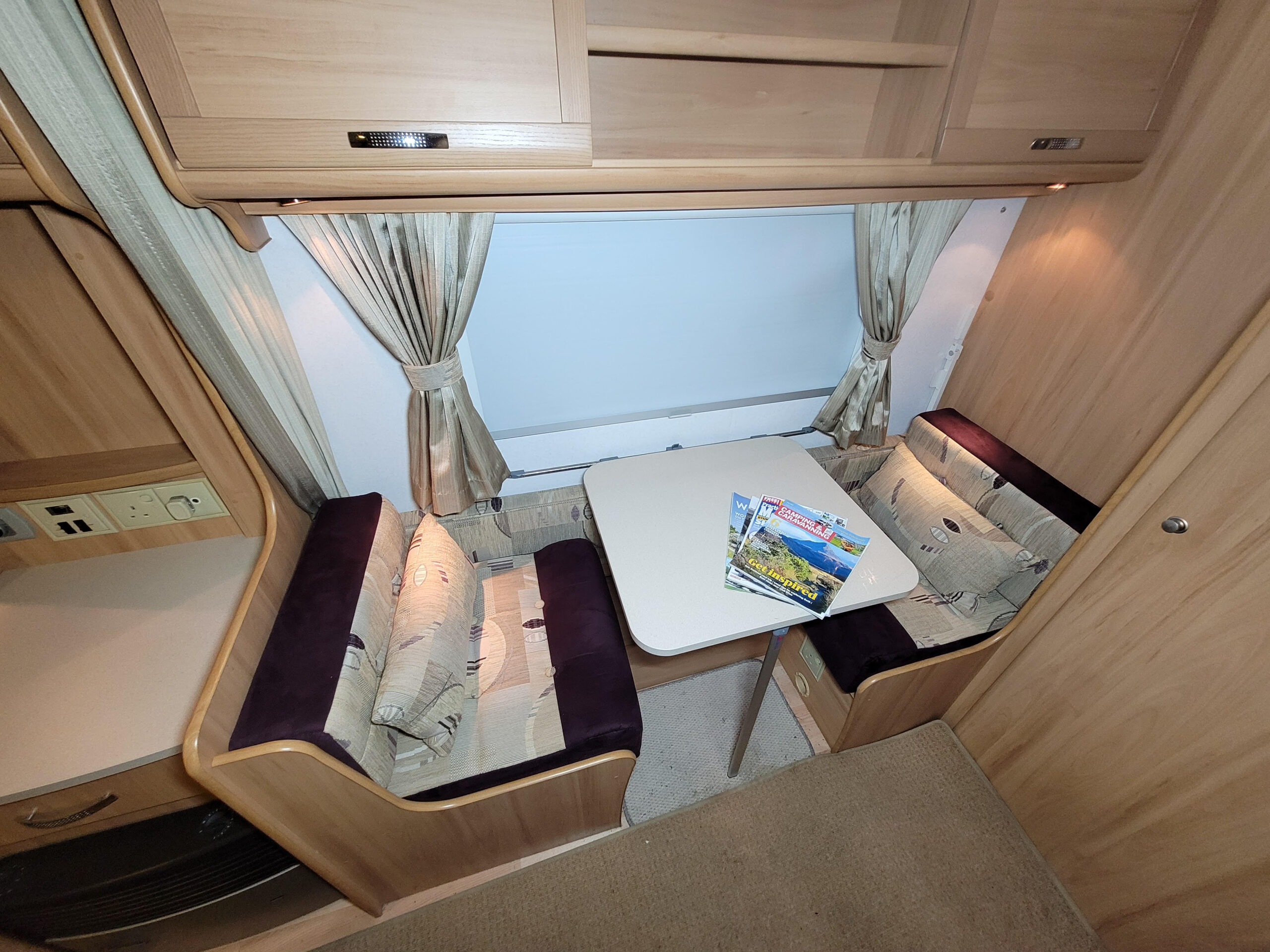 Used Avondale Mayfair 545 (2007) Touring Caravan For Sale | Used Avondale Mayfair 545 (2007) Caravan Dealer - Image 4