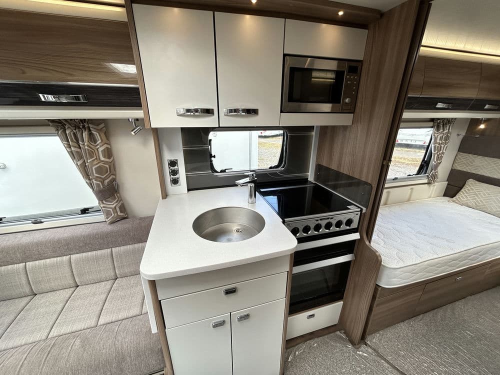 Swift Challenger 565 (2018) Touring Caravan For Sale Now - Image 14