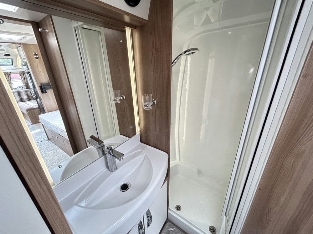 Swift Challenger 565 (2018) Touring Caravan For Sale Now - Image 21