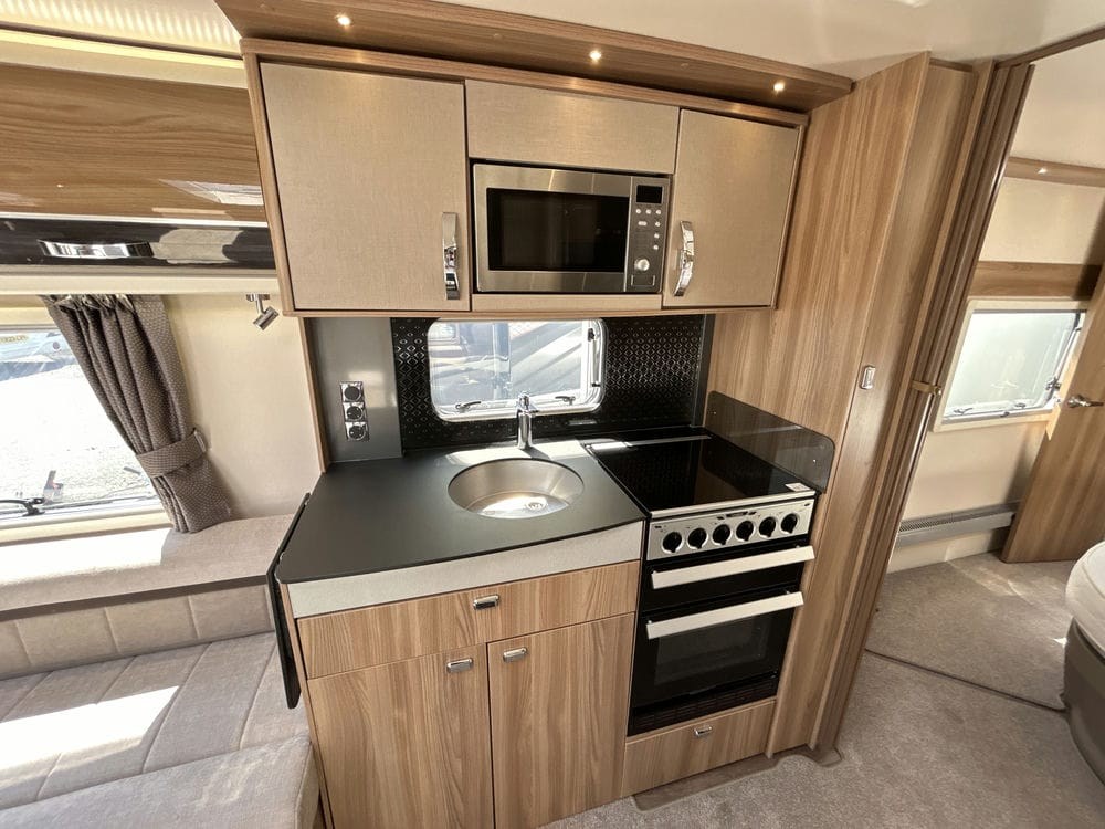 Swift Challenger 645 (2019) Touring Caravan For Sale | Swift Challenger 645 (2019) Caravan Dealer - Image 12