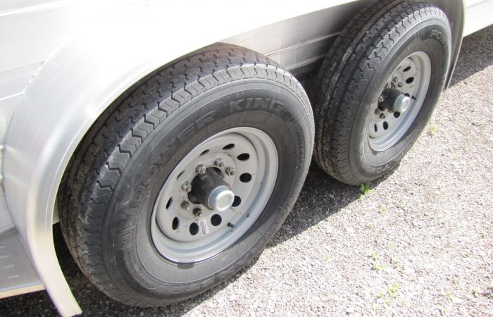 2023 EBY Maverick 20′ Aluminum Gooseneck Livestock Trailer - Image 10