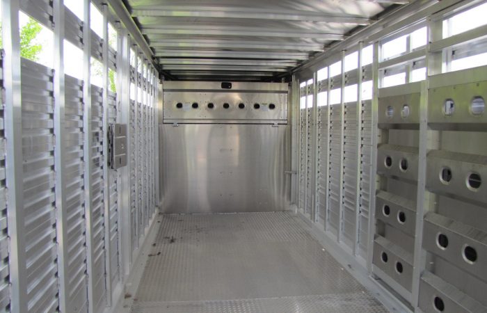 2023 EBY Maverick 20′ Aluminum Gooseneck Livestock Trailer - Image 12