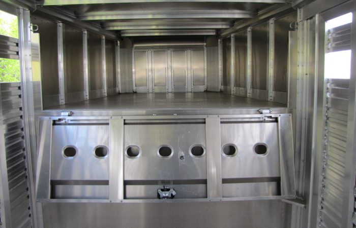 2023 EBY Maverick 20′ Aluminum Gooseneck Livestock Trailer - Image 3